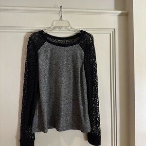 Love & Legend Top with Lace sleeves US 14/X